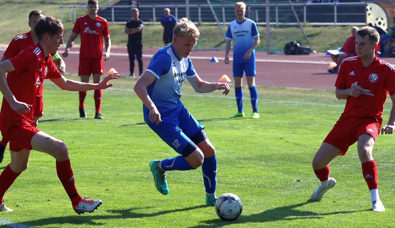 Landesliga-Elf bezwingt Malchin knapp mit 3:2